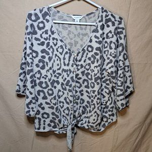 Leopard Print 3/4 sleeve top ties at the bottom